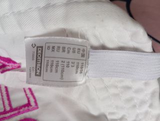 Traje judo Decathlon con nombre bordado