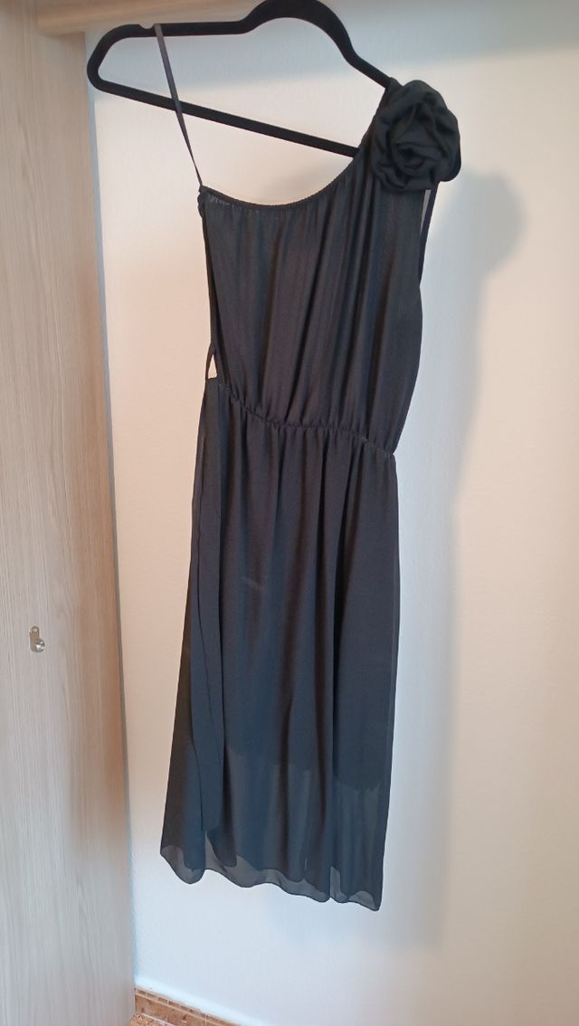 Vestido un hombro negro 