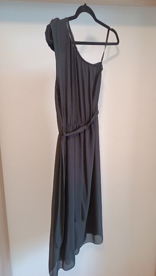 Vestido un hombro negro