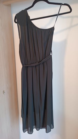 Vestido un hombro negro