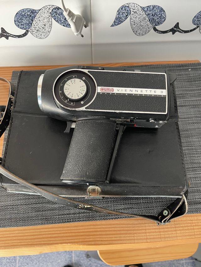 EUMIG VIENNETTE 3  CAMARA SUPER 8  TOMAVISTAS