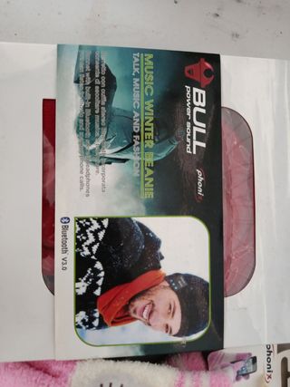 Gorro con reproductor y guantes 