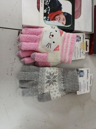 Gorro con reproductor y guantes 