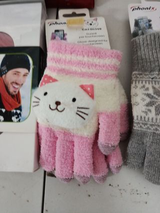 Gorro con reproductor y guantes 