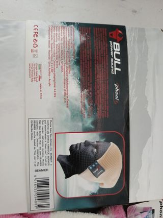 Gorro con reproductor y guantes 