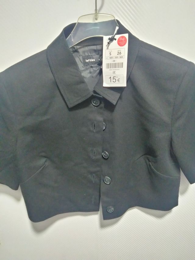 Chaqueta corta negra Lefties