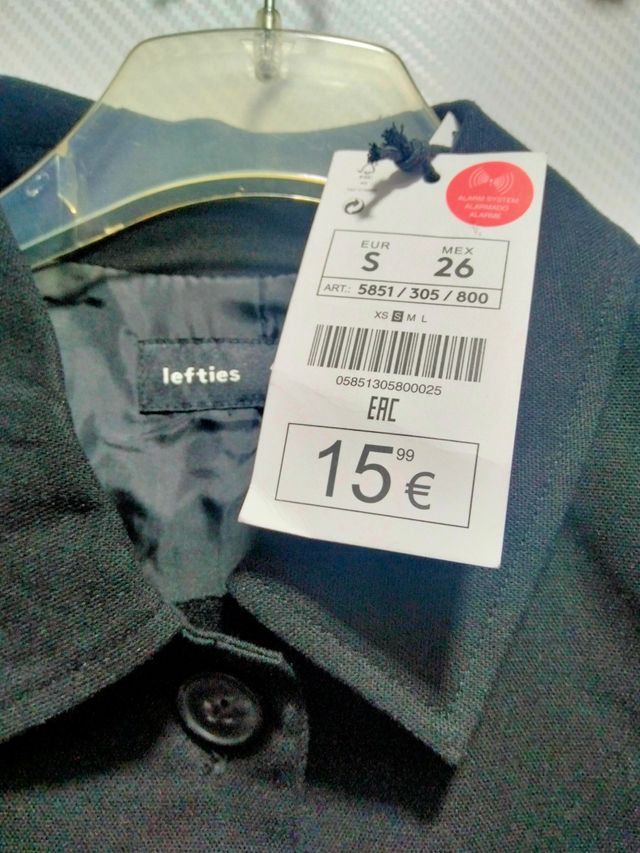 Chaqueta corta negra Lefties