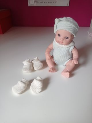 Bebé con ropa 