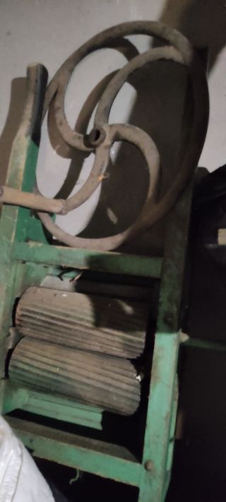 Prensa y molino para uvas de vino