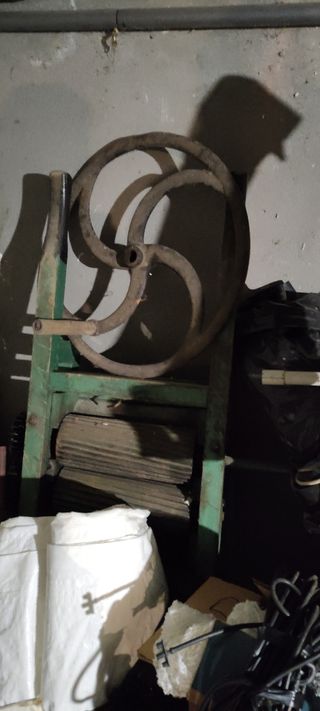 Prensa y molino para uvas de vino