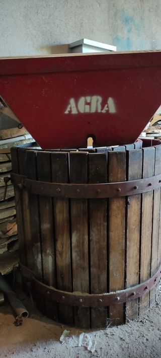 Prensa y molino para uvas de vino