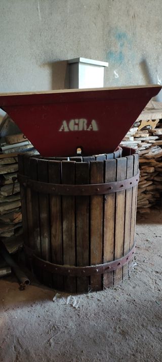 Prensa y molino para uvas de vino
