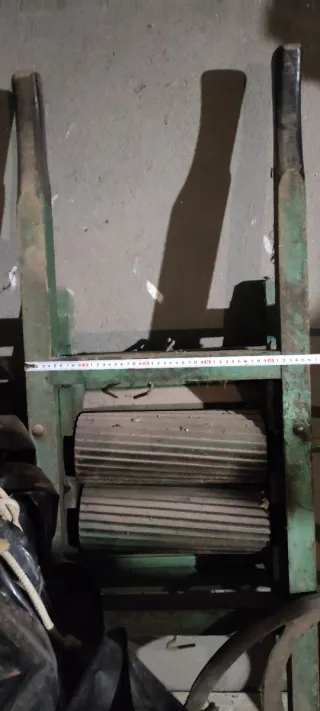 Prensa y molino para uvas de vino