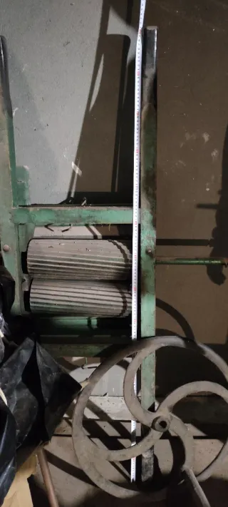 Prensa y molino para uvas de vino