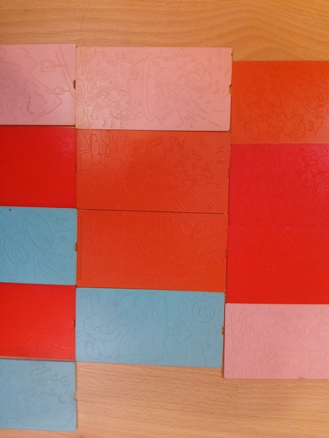 Piezas de plástico con plastilina