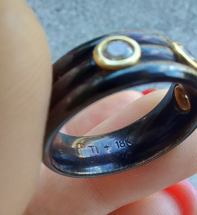 Anello in oro e titanio 