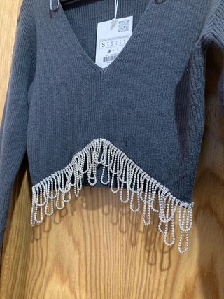 Top corto / jersey con brillos Zara