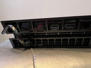 PS4 Slim 500 GB + mando + 3 juegos