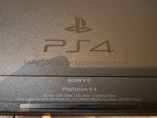 PS4 Slim 500 GB + mando + 3 juegos