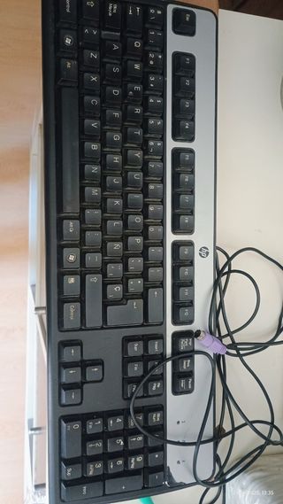 Teclado de ordenador y ratón