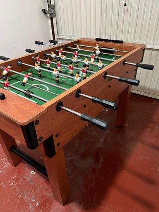 Futbolín de madera en excelente estado