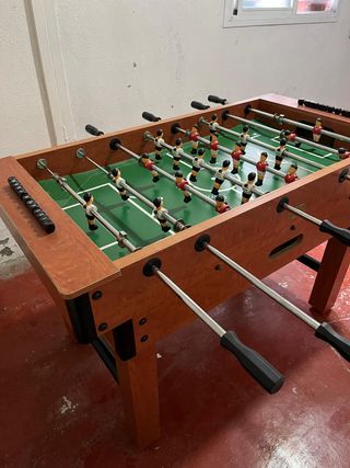Futbolín de madera en excelente estado