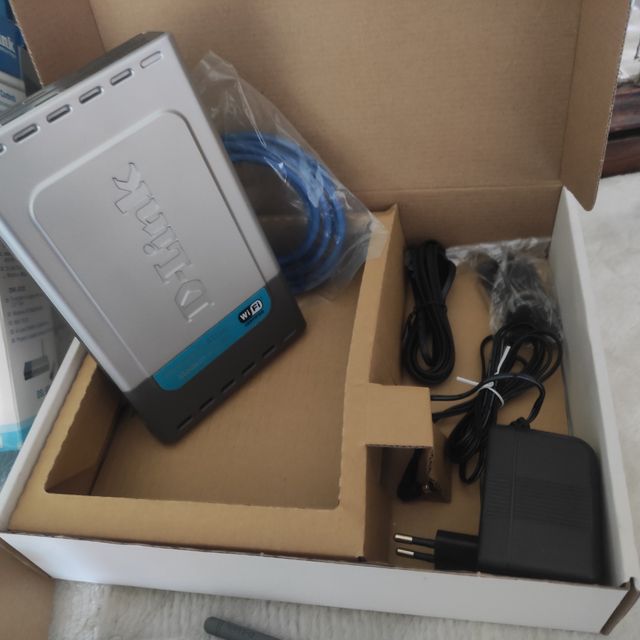 Router D-Link DSL 924 con accessori