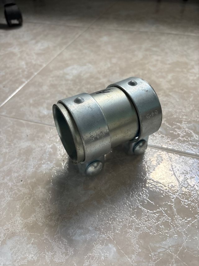 Abrazadera union escape 64.5