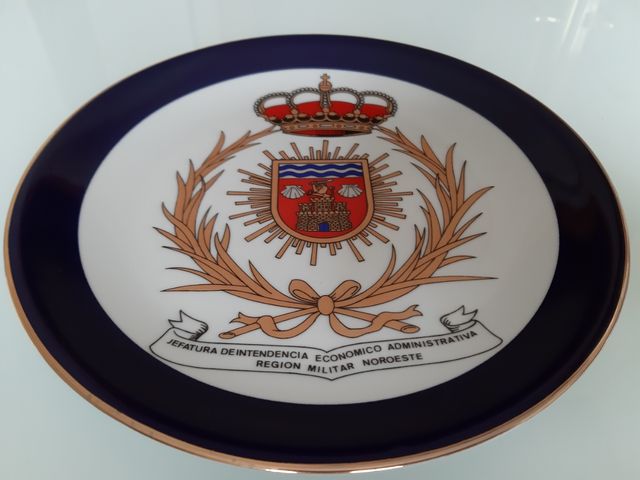 Plato militar decorativo