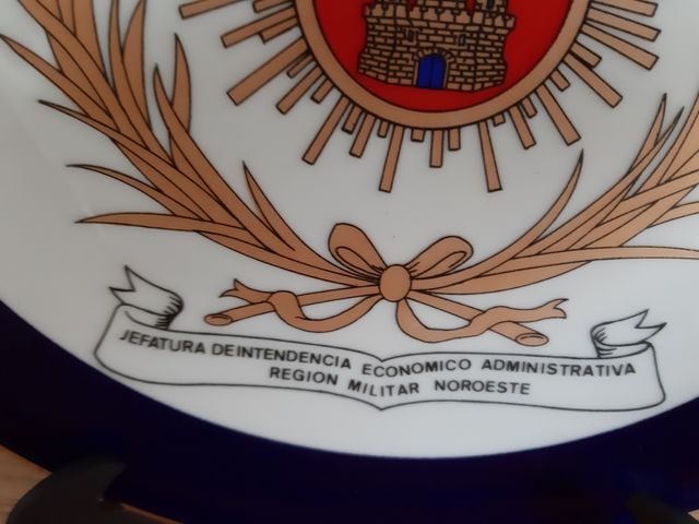 Plato militar decorativo