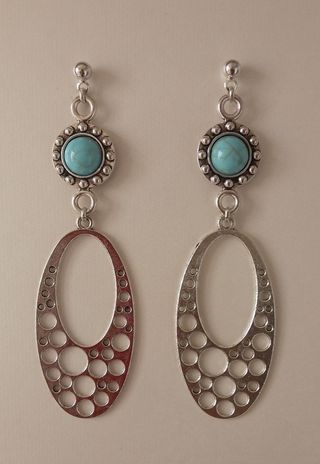 Pendientes largos turquesa.