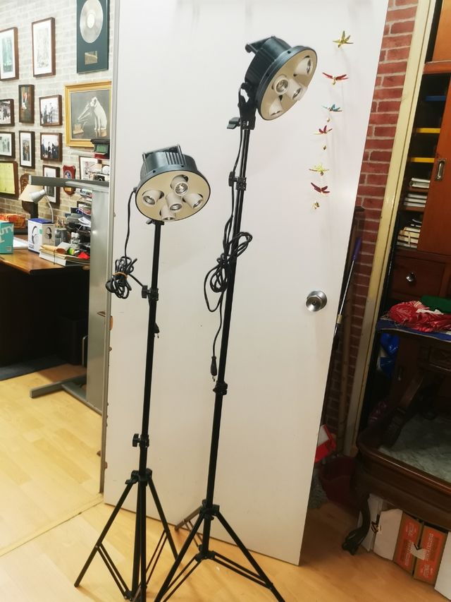 2 TRIPODES CON FOCOS.