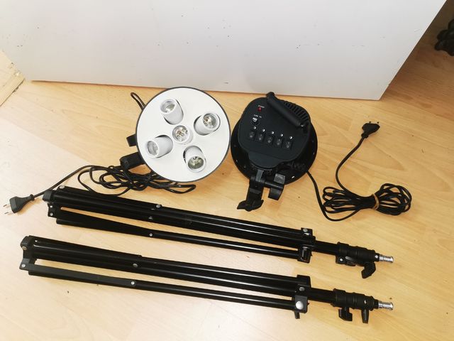 2 TRIPODES CON FOCOS.