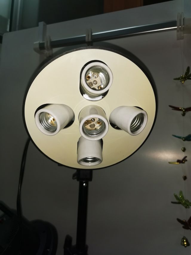 2 TRIPODES CON FOCOS.