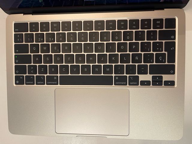 Macbook Air M2 2022
