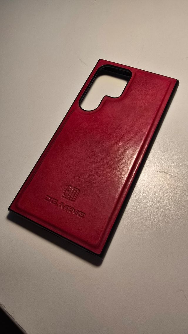 Funda Samsung S24 Ultra roja como cuero