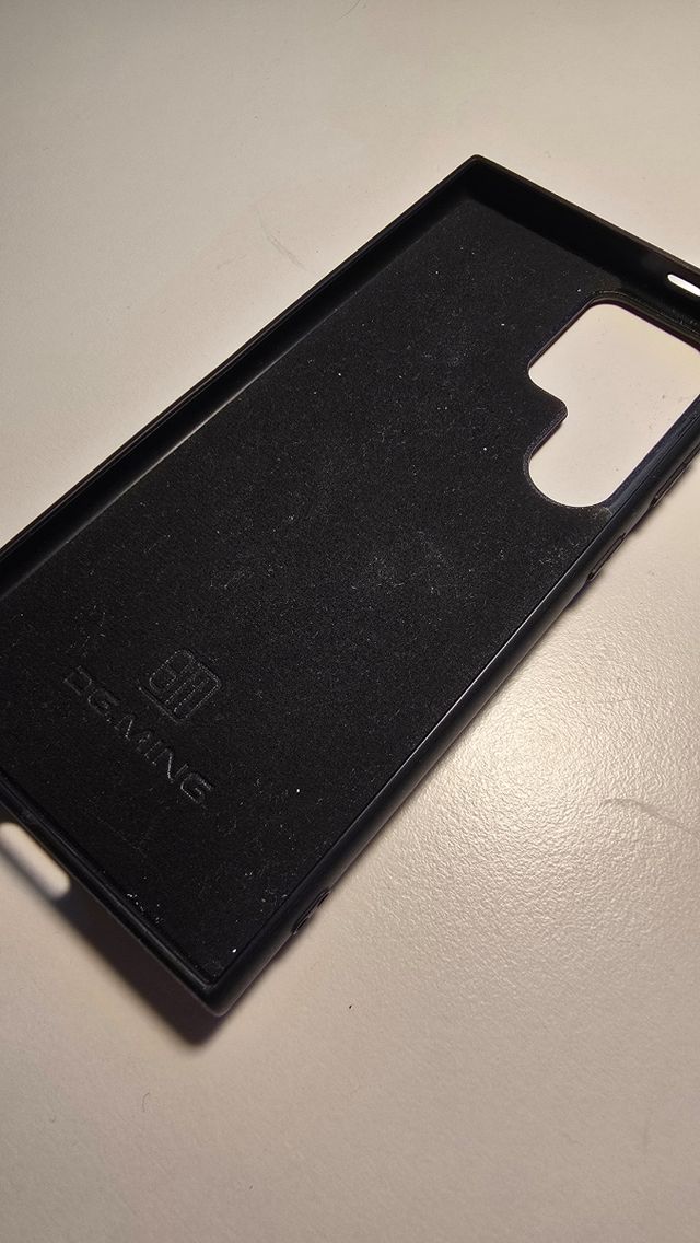 Funda Samsung S24 Ultra roja como cuero