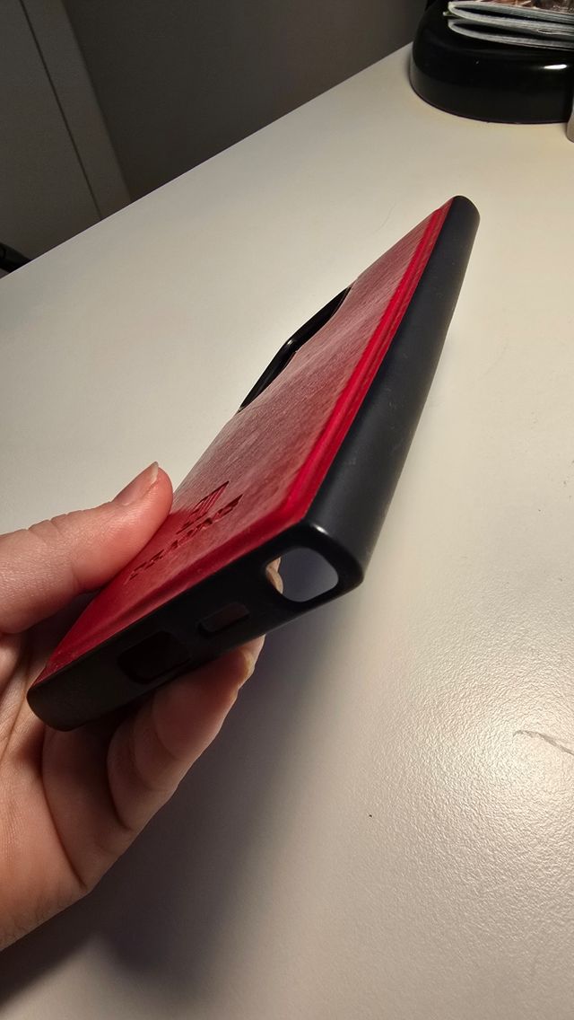 Funda Samsung S24 Ultra roja como cuero