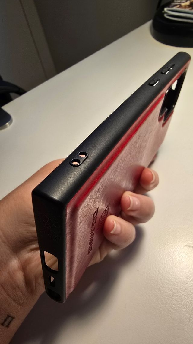 Funda Samsung S24 Ultra roja como cuero