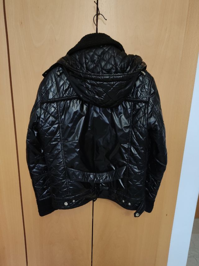 Cazadora negra Beluomo.