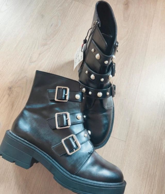 Botines hebillas y perlas