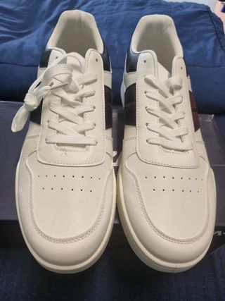 Moza x walking jeans shoes brand new 