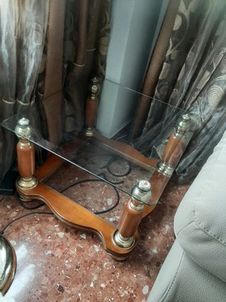 Mesa de centro de madera y vidrio