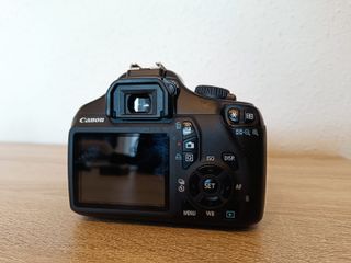 Camara de fotos CANON EOS 1100D