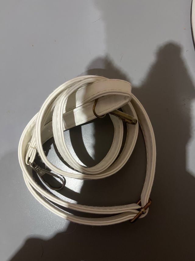 Bolsa em forma de coração branco