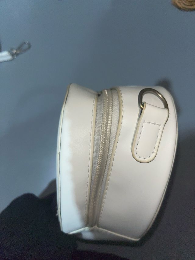 Bolsa em forma de coração branco