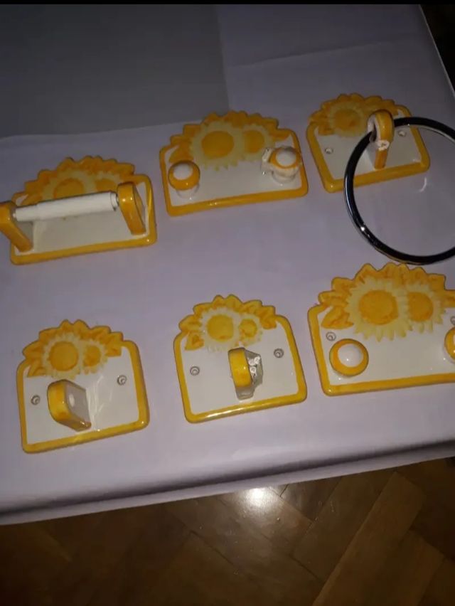 Complementos baño de  cerámica sevillana