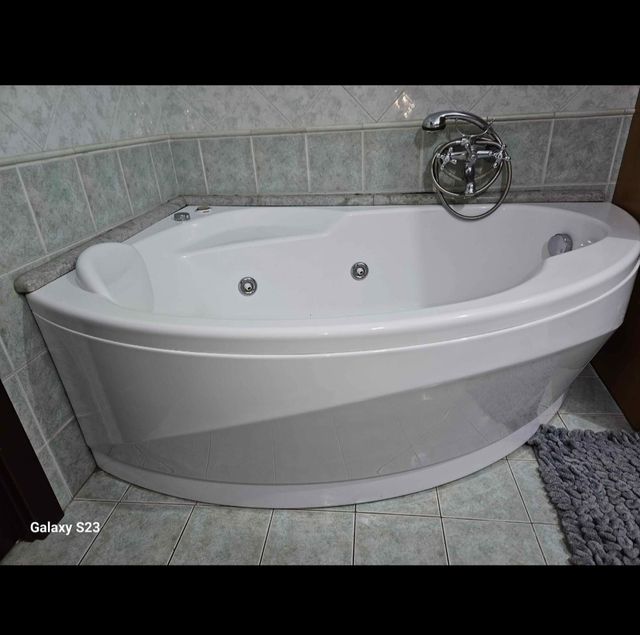 Vasca idromassaggio grande 150cm x88 cm.