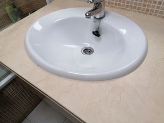 Encimera de baño con lavabo .