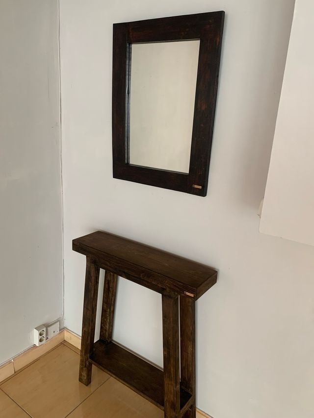 Mobili da ingresso e specchio